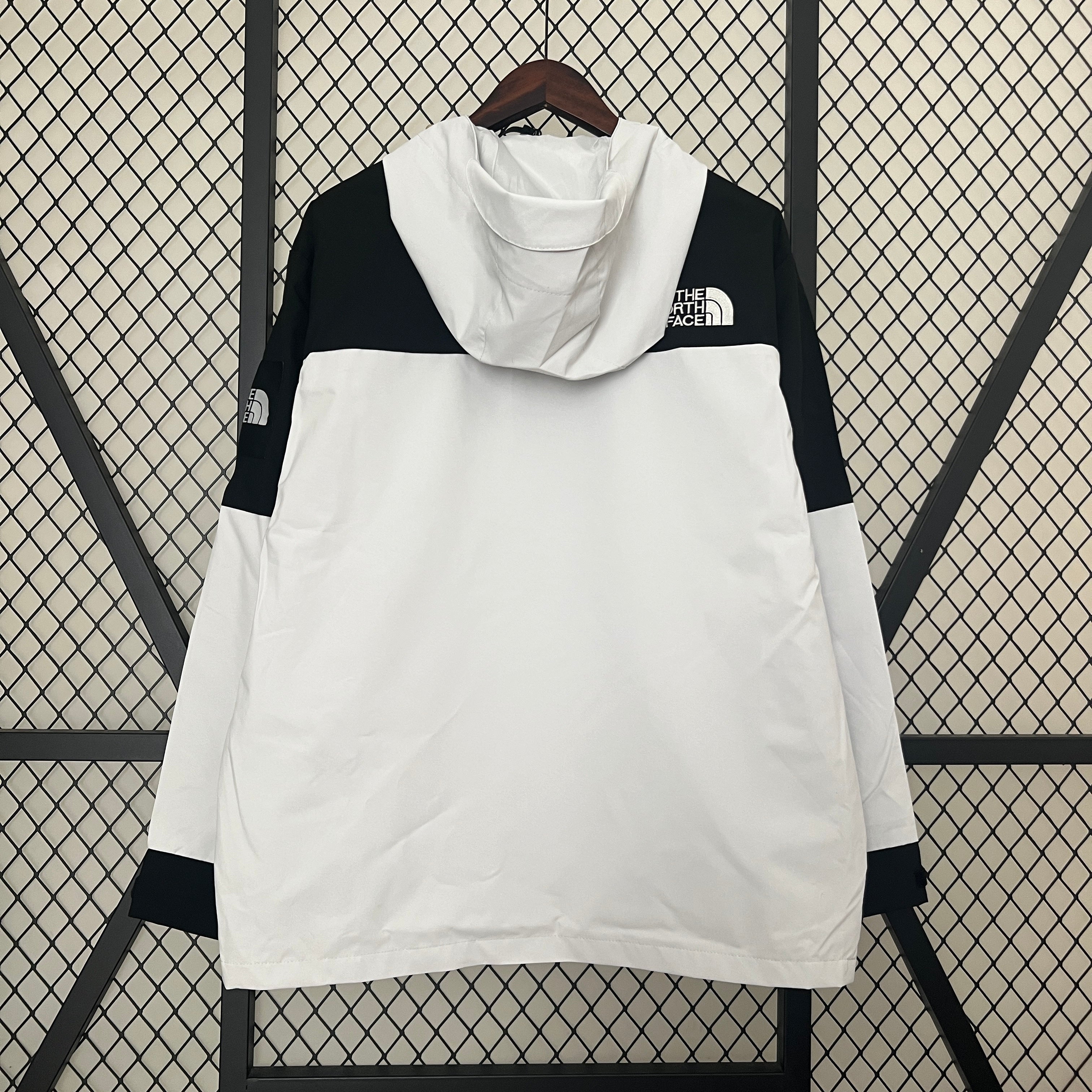 The North Face Windbreaker Weiß & Schwarz