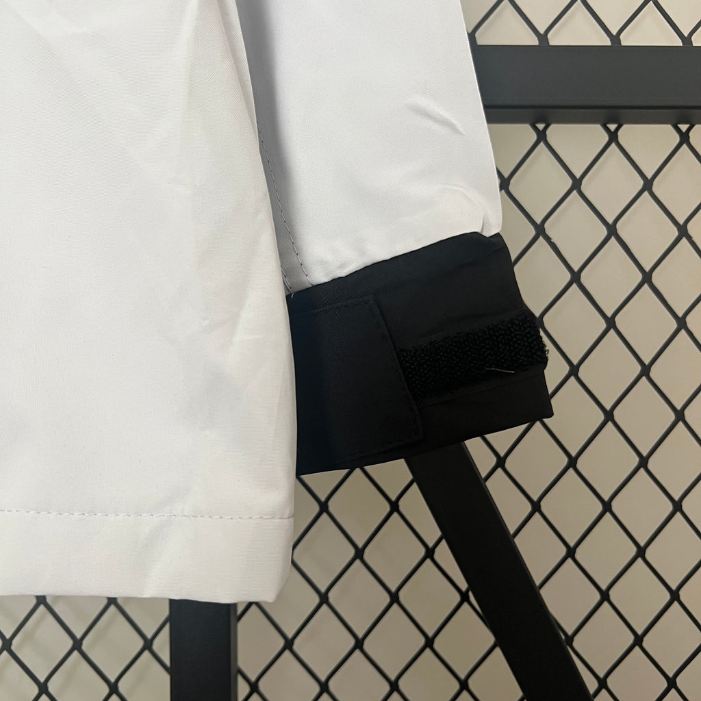 The North Face Windbreaker Weiß & Schwarz
