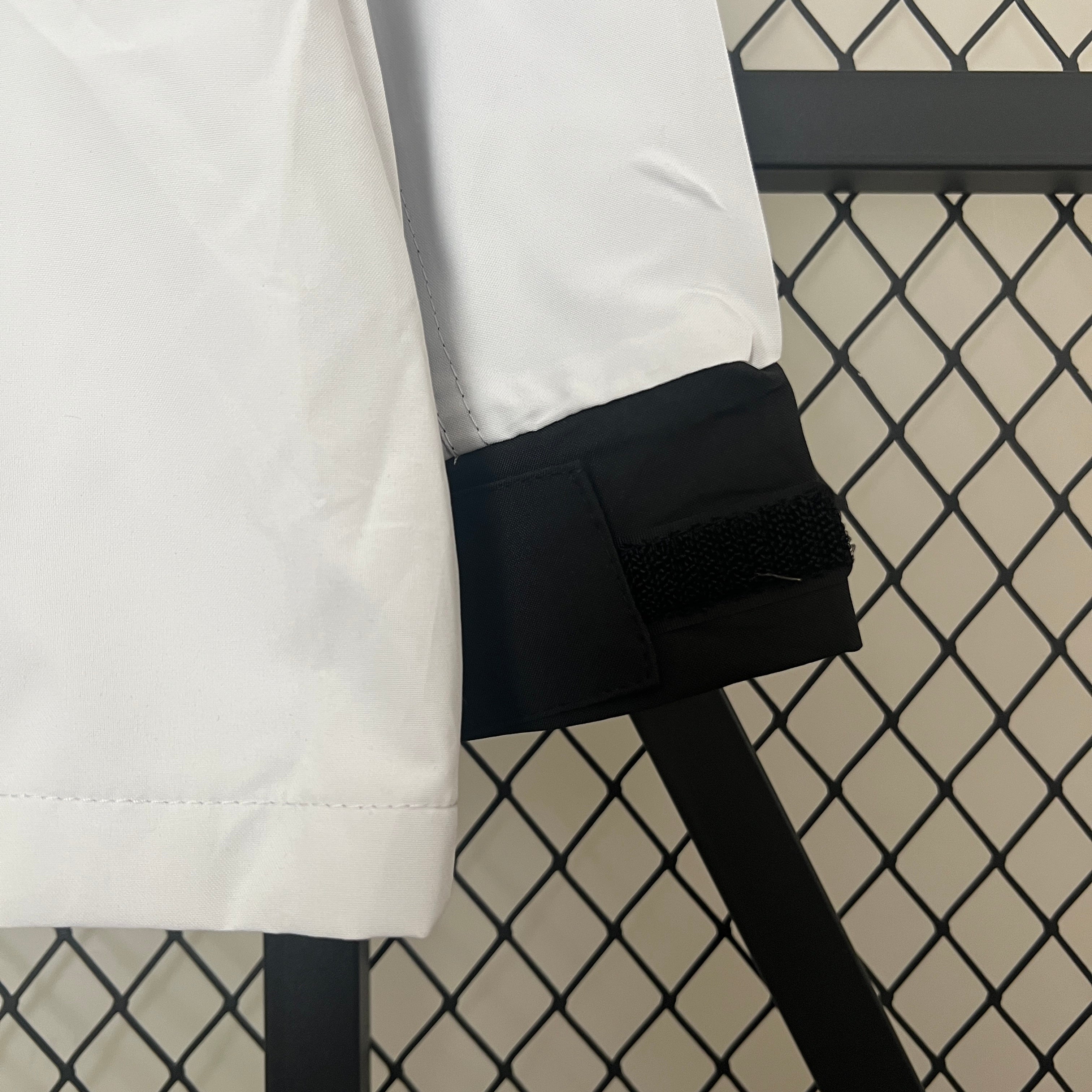 The North Face Windbreaker Weiß & Schwarz